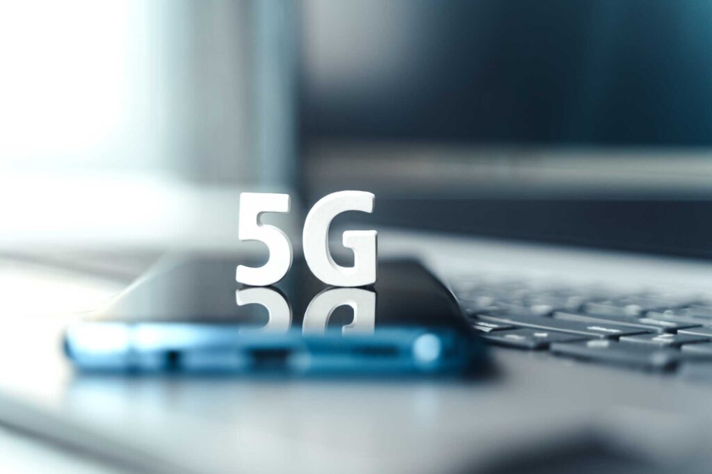 A tecnologia 5G tem o potencial não apenas de desencadear uma revolução digital, mas também impactar a forma como vivemos e trabalhamos.
